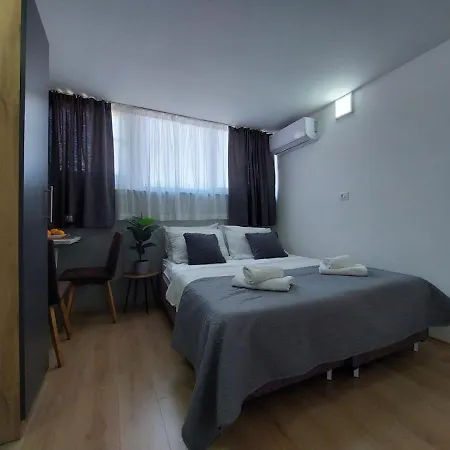 Apartment Roza *