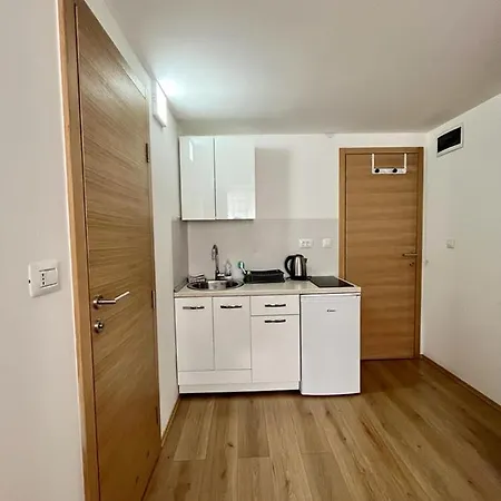 Roza Apartman Póla
